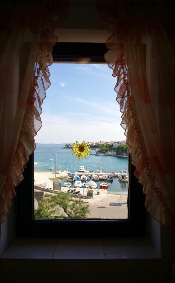 Apartmani Laura Trogir Eksteriør bilde