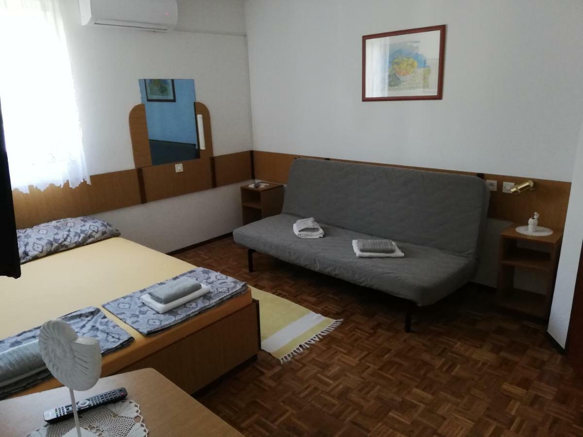 Apartmani Laura Trogir Eksteriør bilde